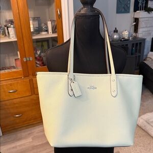 Coach City Tote Bag Sage green crossgrain leather interior pockets